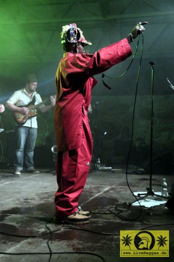 Lee Scratch Perry (Jam) with The Caroloregians 16. This Is Ska Festival - Wasserburg, Rosslau 23. Juni 2012 (40).JPG